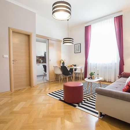 Angela Main Street Luxury Oasis & Free Parking Apartamento Zagreb Exterior foto